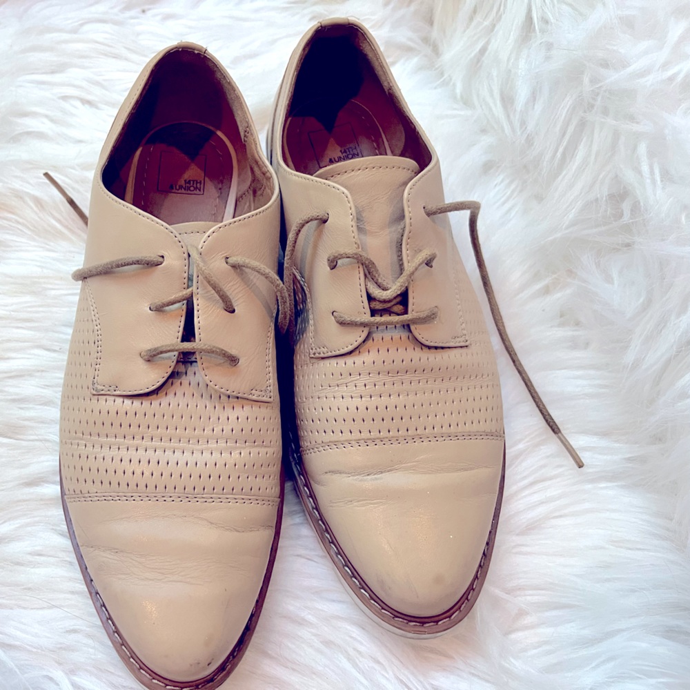 14th & Union Womens beige casual lace up shoes